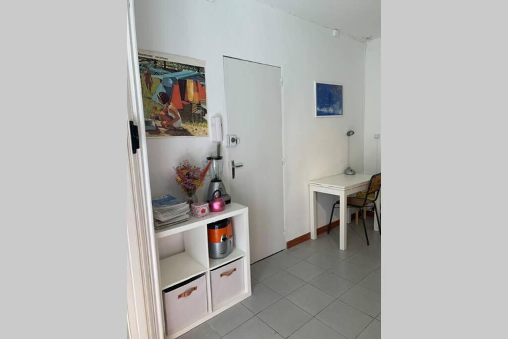 Apartment Charming With Patio In The Heart Of Marseilles